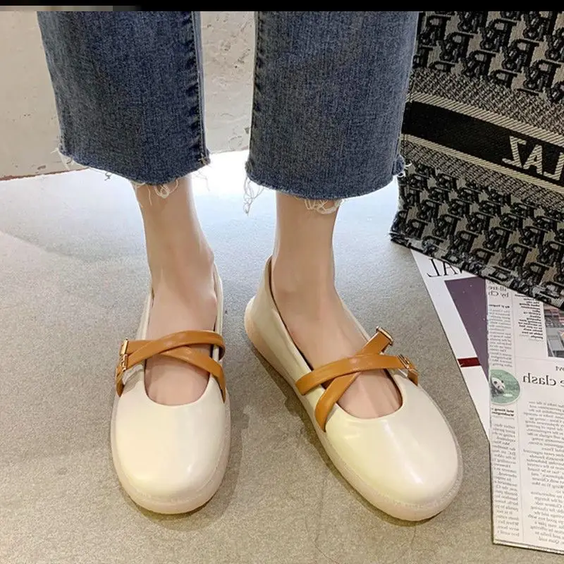 

Новые белые маленькие кожаные туфли, женские студенческие туфли на толстой подошве, модные Универсальные туфли с закрытым носком, Туфли Мэр...