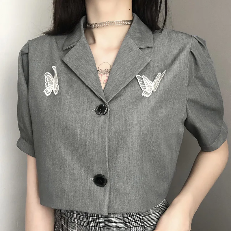 Женская футболка на пуговицах серая с коротким рукавом и отложным воротником в