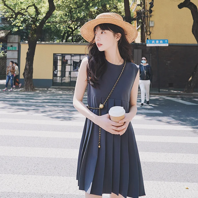 

Женское плиссированное платье без рукавов, повседневное элегантное свободное короткое платье мини с круглым вырезом, модные корейские пла...