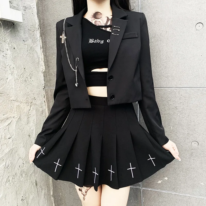 

Women Punk Gothic Black Blazer Harajuku Streetwear Metal Chain Patchwork Suit Office Ladies Commute Short Coat