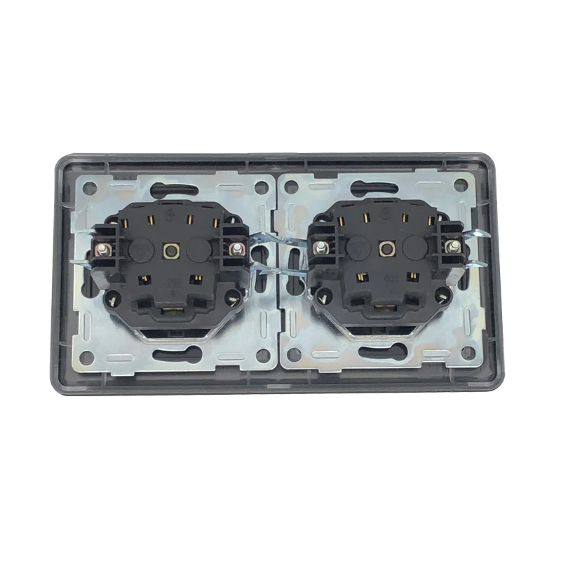 Штепсельная розетка европейского стандарта 16 А черная настенная с панелью