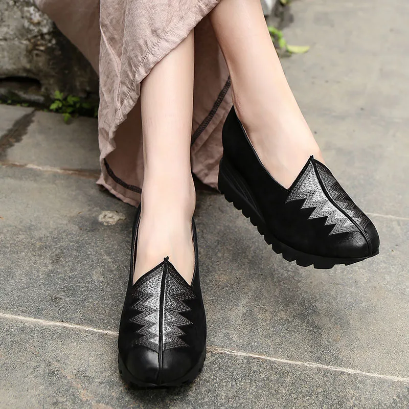 

VALLU 2020 spring new embroidery retro matte increased national style thick bottom comfortable single shoes outdoor leisure