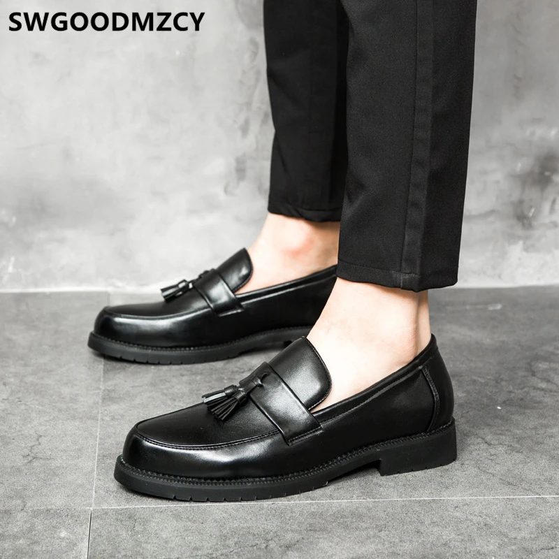 

Designer Shoes Men Formal Coiffeur Suit Shoes Men Classic Italian Brand Elegant Shoes For Men Loafers Sepatu Slip On Pria Buty