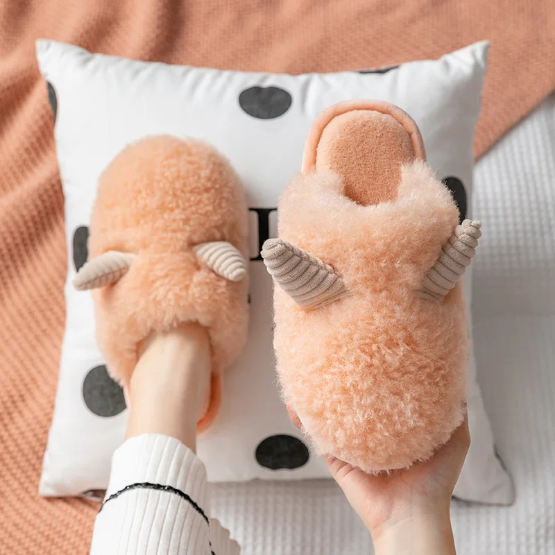 

2021 Leuke Koe Hoorns Fuzzy Slippers Voor Vrouwen Mannen Cartoon Slippers Pluche Verdikte Warm Slippers Moederschap Slippers