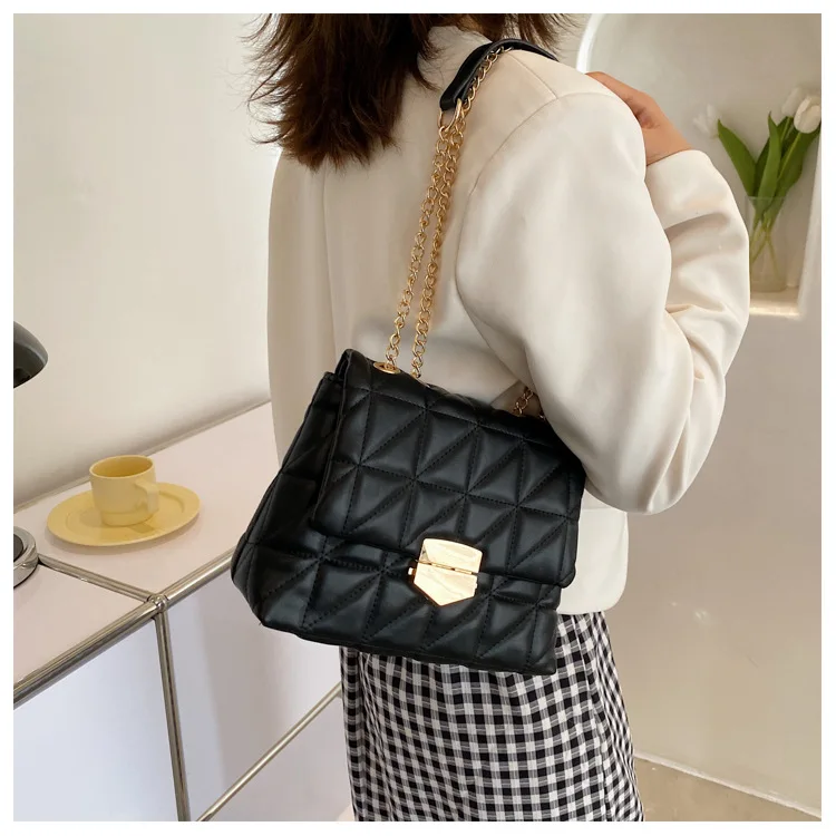

Fashion Quilting Chains Shoulder Bag Brands Designer Women Cover Handbag and Purse Lady Padding Crossbody Bags for Women 2021