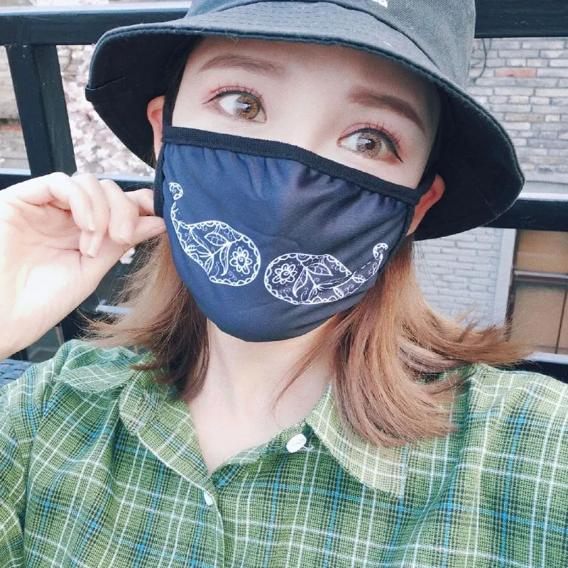 Черная маска для рта тканевая с мультяшным принтом многоразовая ветрозащитная