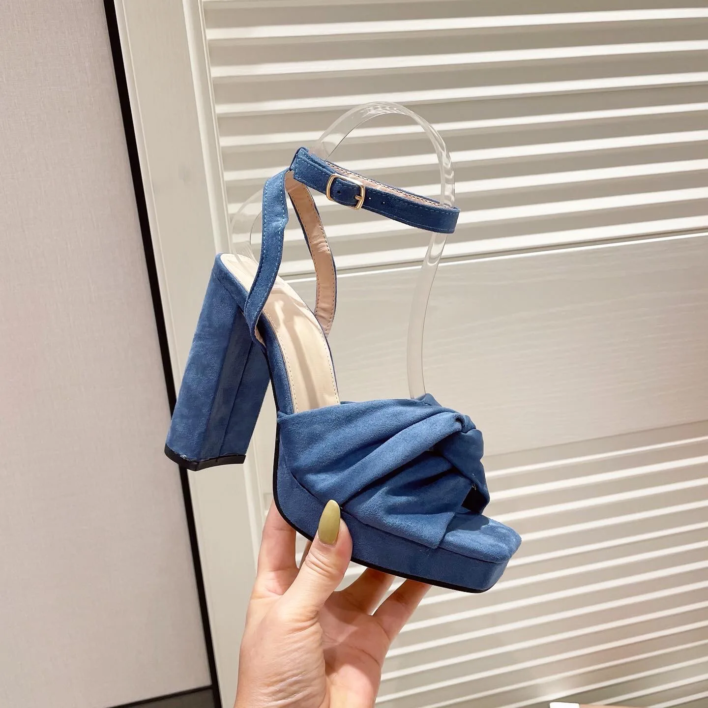 

2021 новые летние сандалии на платформе; Босоножки из флока; Туфли для женщин; Женская обувь с леопардовым принтом на толстом каблуке; Сандали...