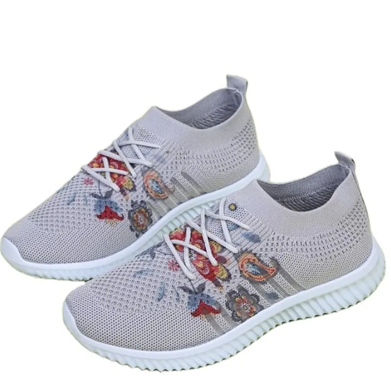 

Large size women's shoes spring 2021 new European and American mesh breathable flying shoes casual sports comfortable running sh