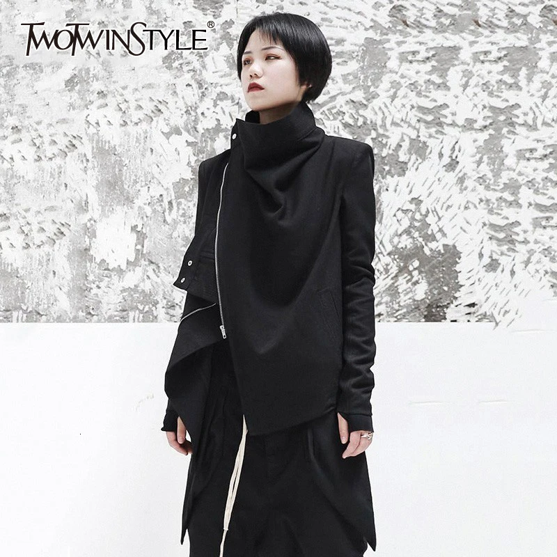 Женская Асимметричная куртка TWOTWINSTYLE черная на молнии с воротником стойкой и