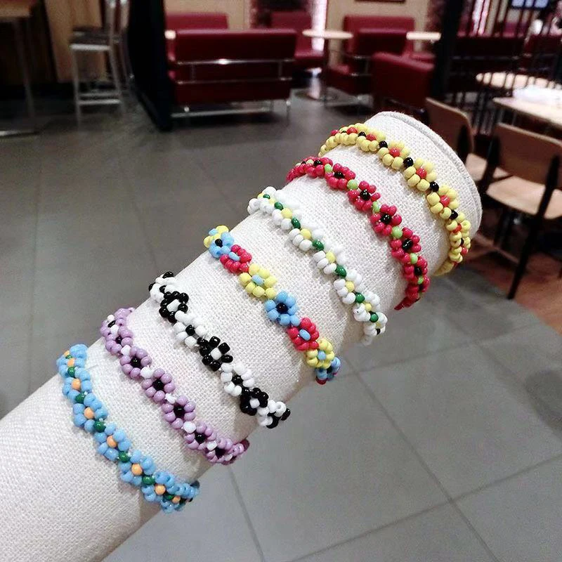 2019 звезда того же браслета использует разноцветные бусины ручной работы