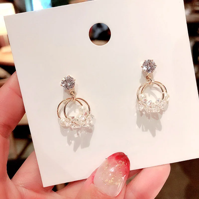 

Small Fresh Golden Circle Super Shining Crystal Female Earrings Fairy Sen Style Geometric Zircon Pearl Stud Earring Gift