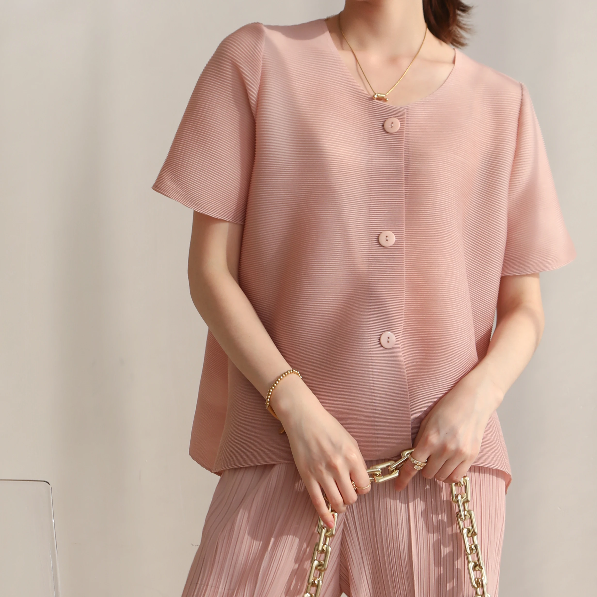 Trendy 2020 Issey Miyake pleated summertime plus-size loose T-shirt Super Shinmei fashion short-sleeved