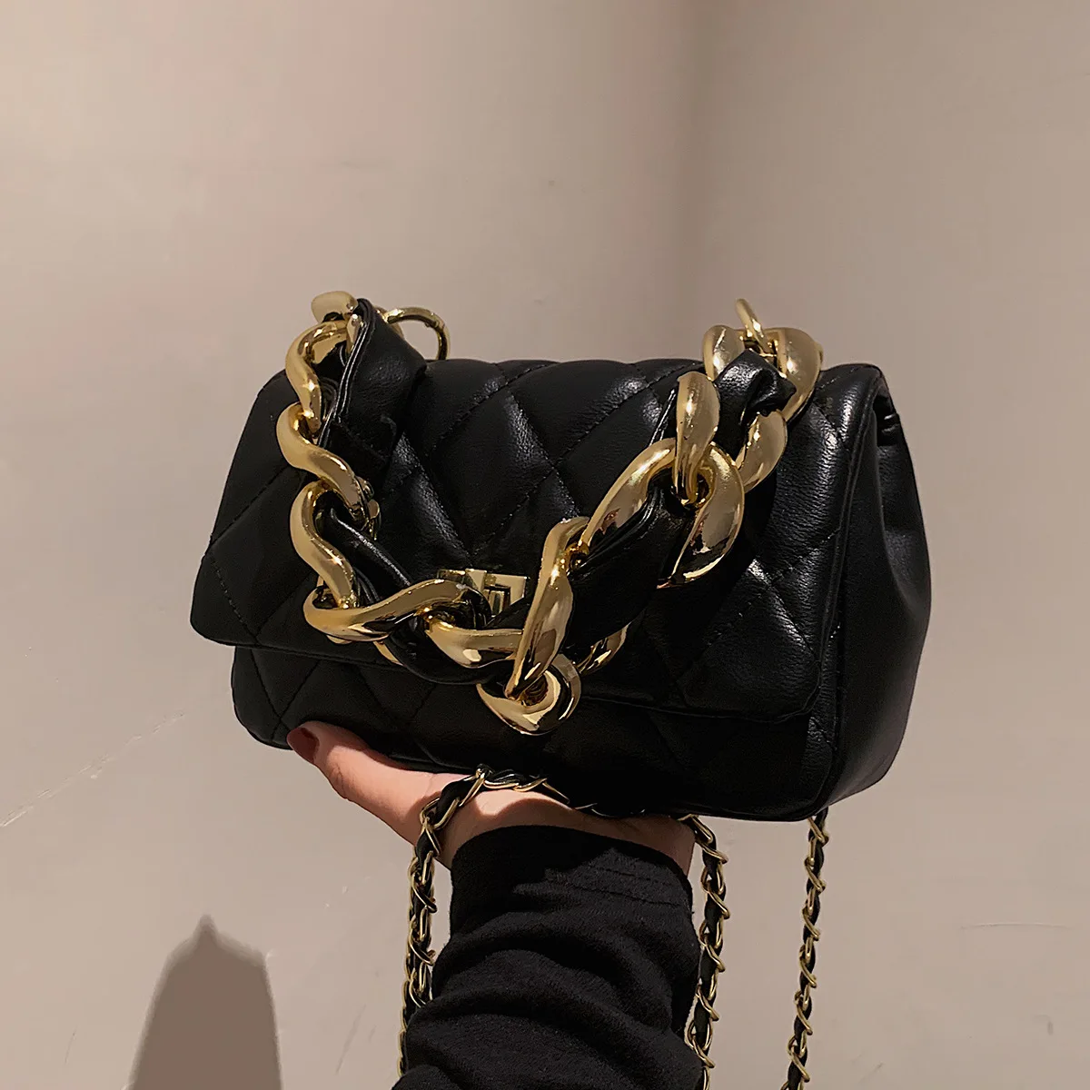 

Lingge Embroidery Thread Portable Women's Bag 2021 New All-match Messenger Bag Fashion Chain Portable Small Square Bag