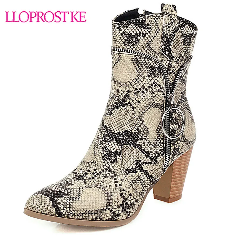 

Lloprost ke 2019 Ретро дизайнерские женские туфли на блочном высоком каблуке со змеиным принтом Бежевые Белые ковбойские полуботинки в западном стиле