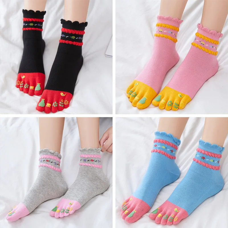 

4 Pairs Autumn And Winter Five Finger Socks Women Cotton Fresh Flowers Odor Proof Medium Tube Socks Ladies 5 Toe Socks