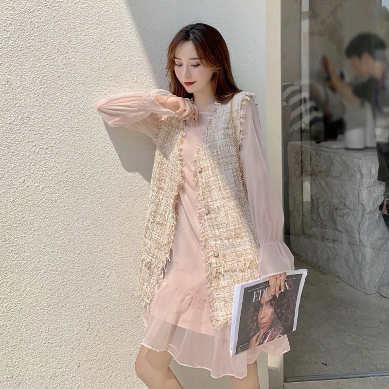 Жилет женский однобортный без рукавов с кисточками V-образным вырезом | Женская