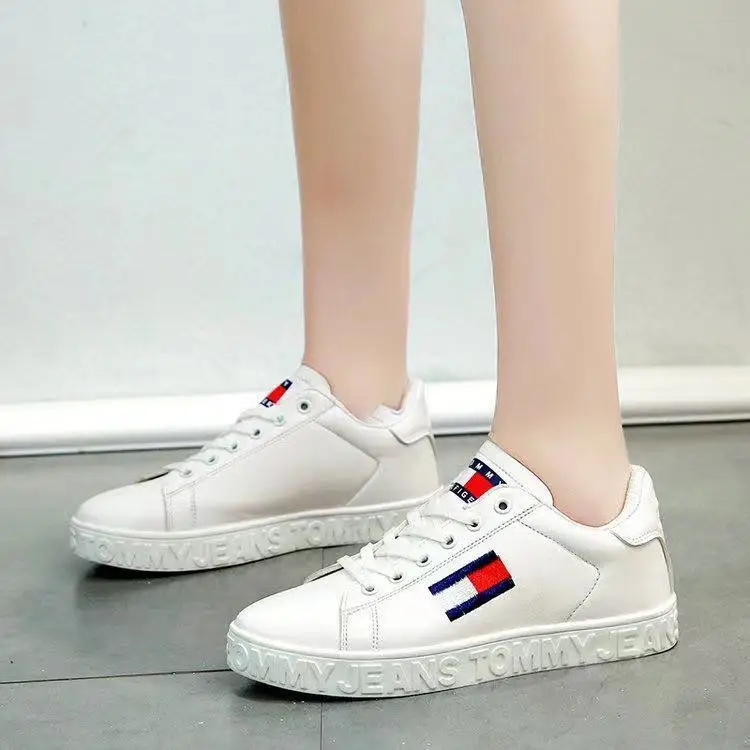 

Spring New Women's Casual Shoes Soft Leather Running Sneakers Unisex Couple Board Shoes Women Comfortable White Shoes 2021