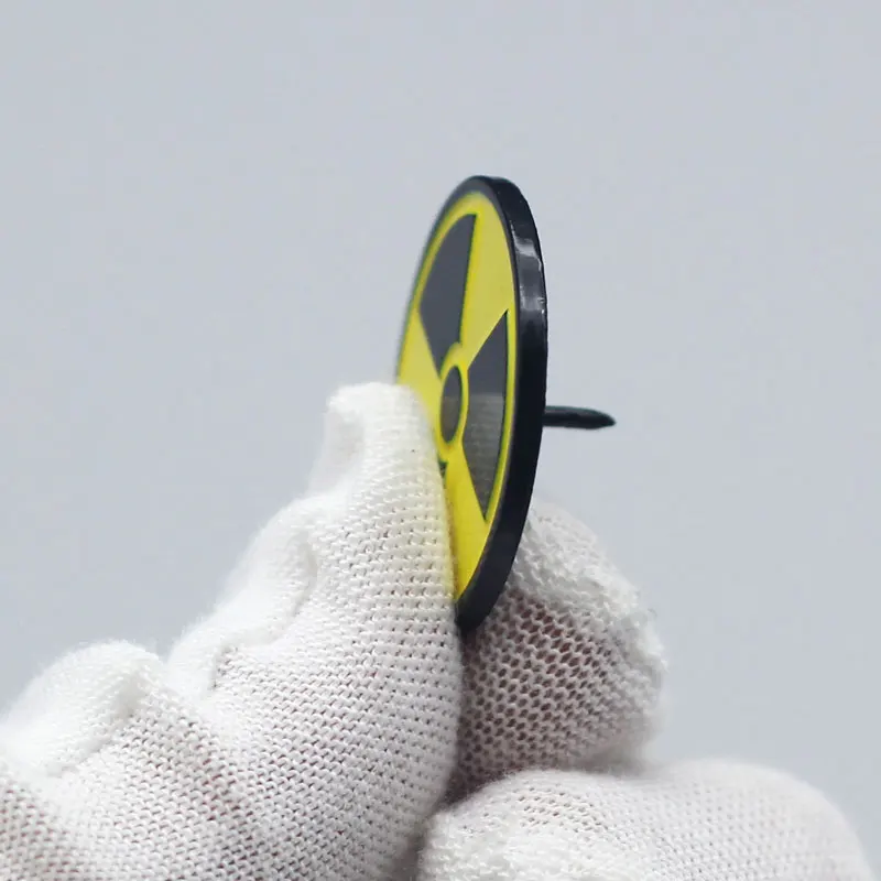 Декоративная заколка для рюкзака и джинсовой куртки с логотипом