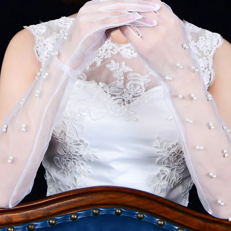 Прозрачные длинные перчатки для невесты, женские перчатки, элегантные белые кружевные перчатки с жемчугом для свадьбы, выпускного вечера, а...