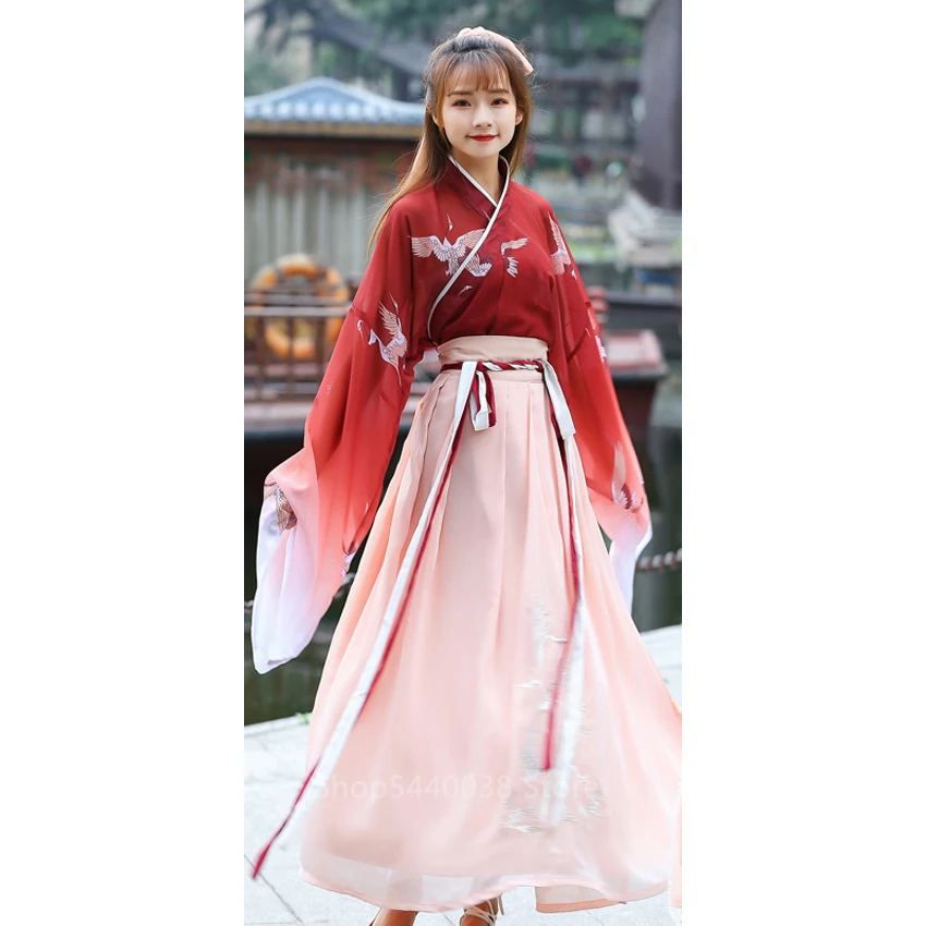 Традиционный китайский женский костюм Hanfu в восточном стиле сказочное