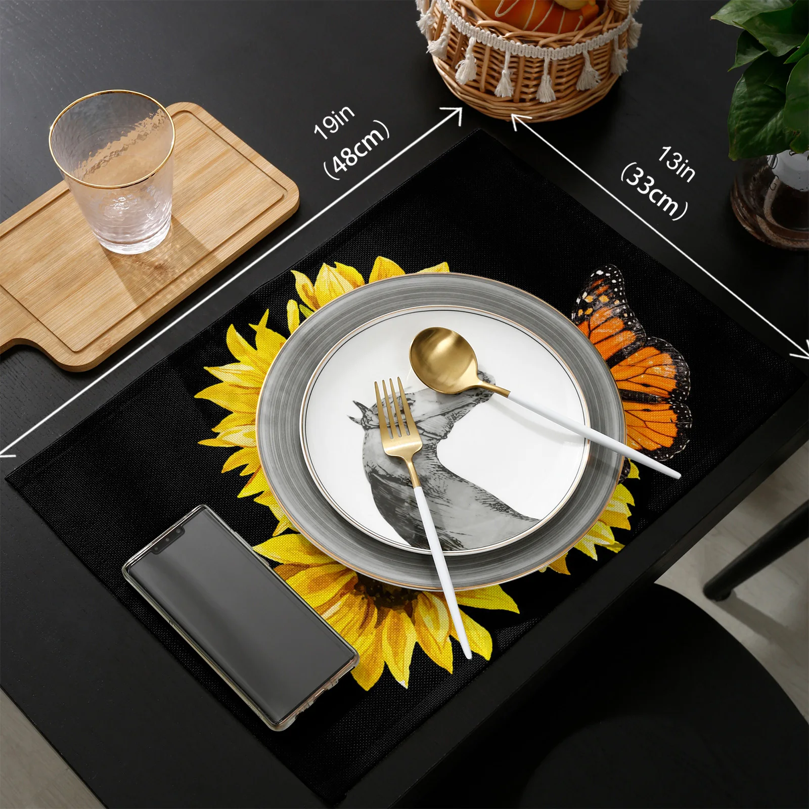 Черная скатерть с изображением подсолнуха и бабочки Набор салфеток для