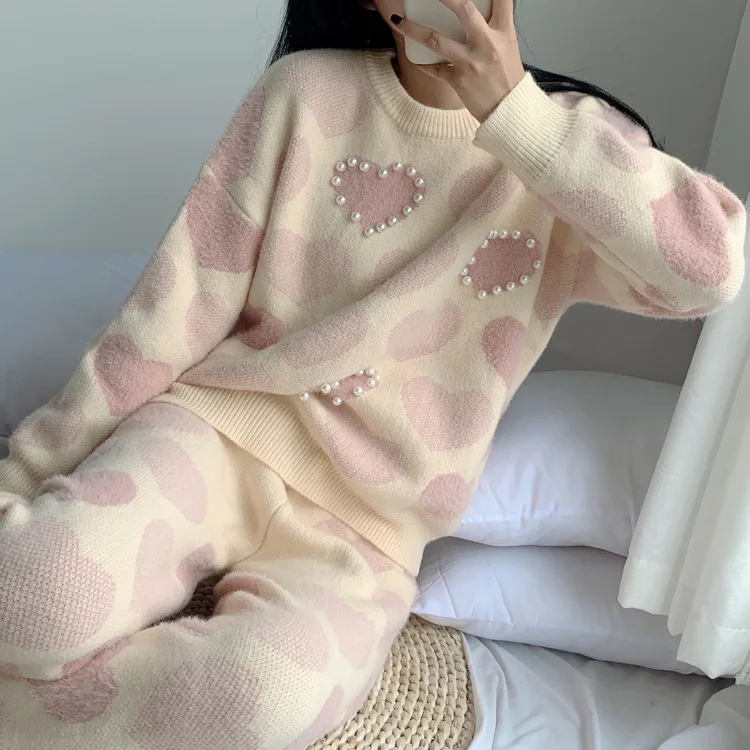 

Новая красная осенне-зимняя мягкая женская пижама с бисером и круглым вырезом в японском стиле