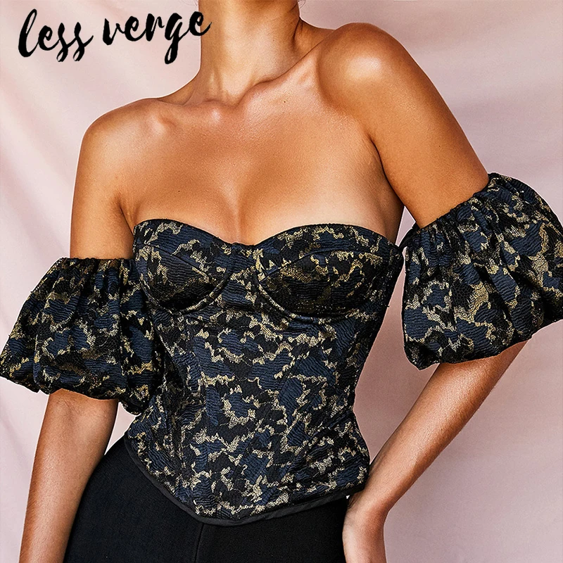 Черная винтажная блузка с открытыми плечами и золотым принтом топ пышными