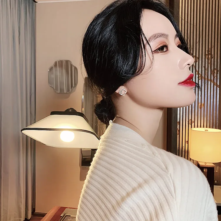 Любовь свадебные жемчужные серьги гвоздики с простой защитой от холодного ветра