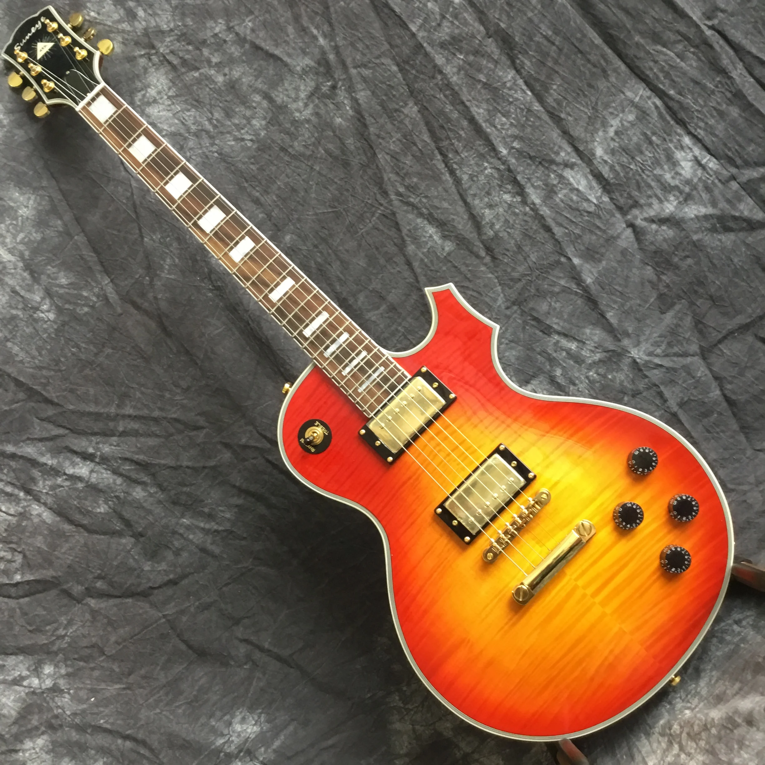 Высококачественная китайская электрогитара CS Cherry Sunburst с зернистой отделкой