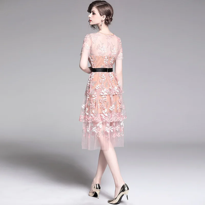 Женское многослойное платье выше колена розовое из тюля с цветочным принтом и