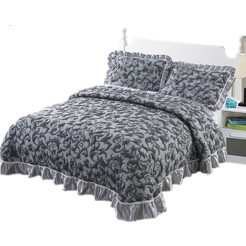 1 шт покрывало для кровати + 2 наволочки серебристо серое кружевное стеганое