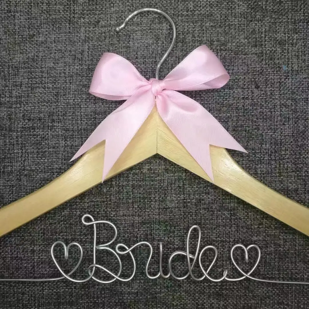 Свадебная Вешалка. Подарки подружки невесты имя вы можете настроить текст | Дом и