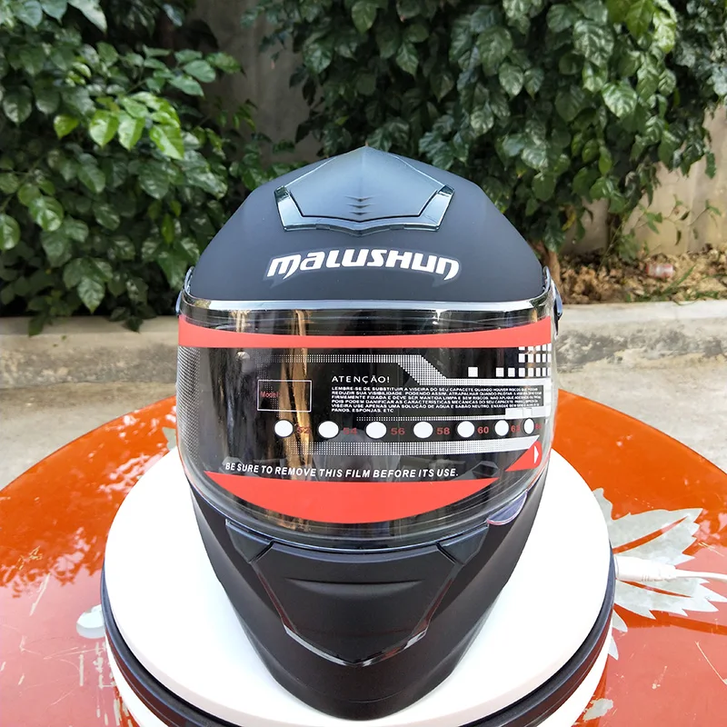 Мотоциклетный шлем с двойным козырьком внутри небольшие солнцезащитные очки на