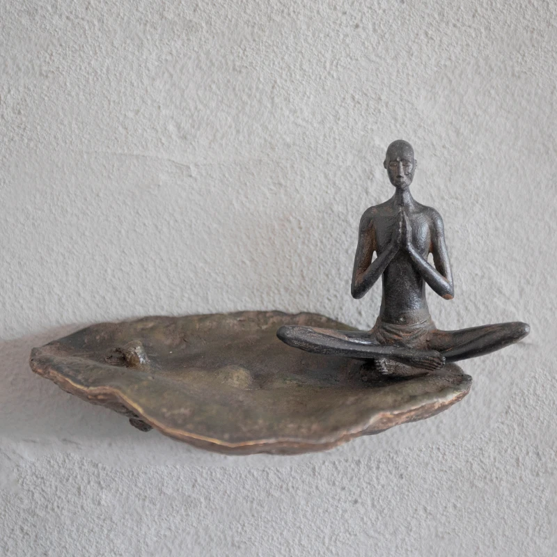 

American Retro Style Yoga Characters Simulation Lucid Ganoderma Resin Wall Hangings Creative Yoga Shop Ornaments X3172
