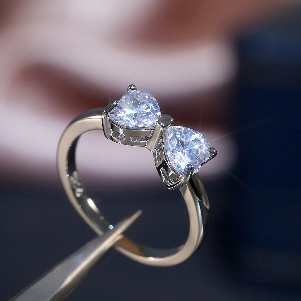 Женское серебряное кольцо Modyle сверкающее с большим бантом подарок на день