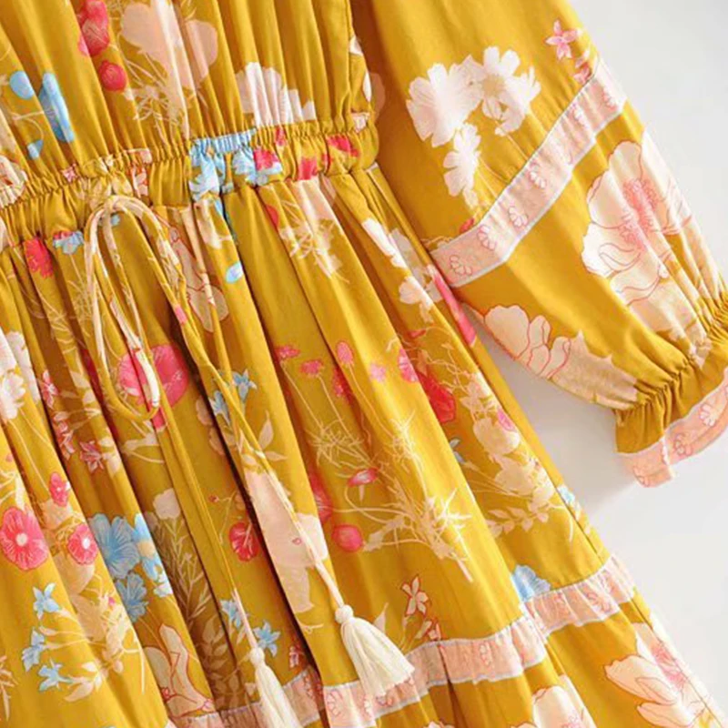 Шикарное мини-платье с цветочным принтом и длинным рукавом элегантное короткое