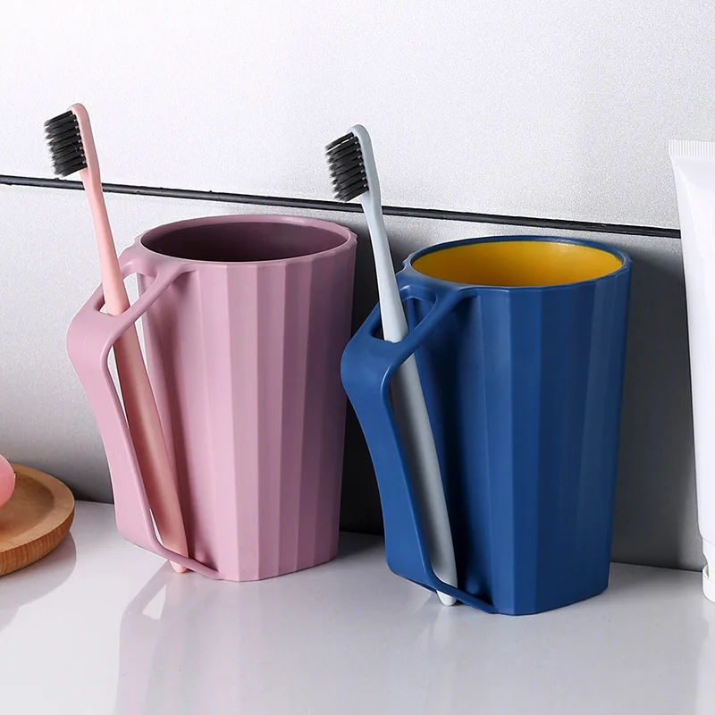 

Simple plastic toothbrush with slot portable mouthwash cup for travel