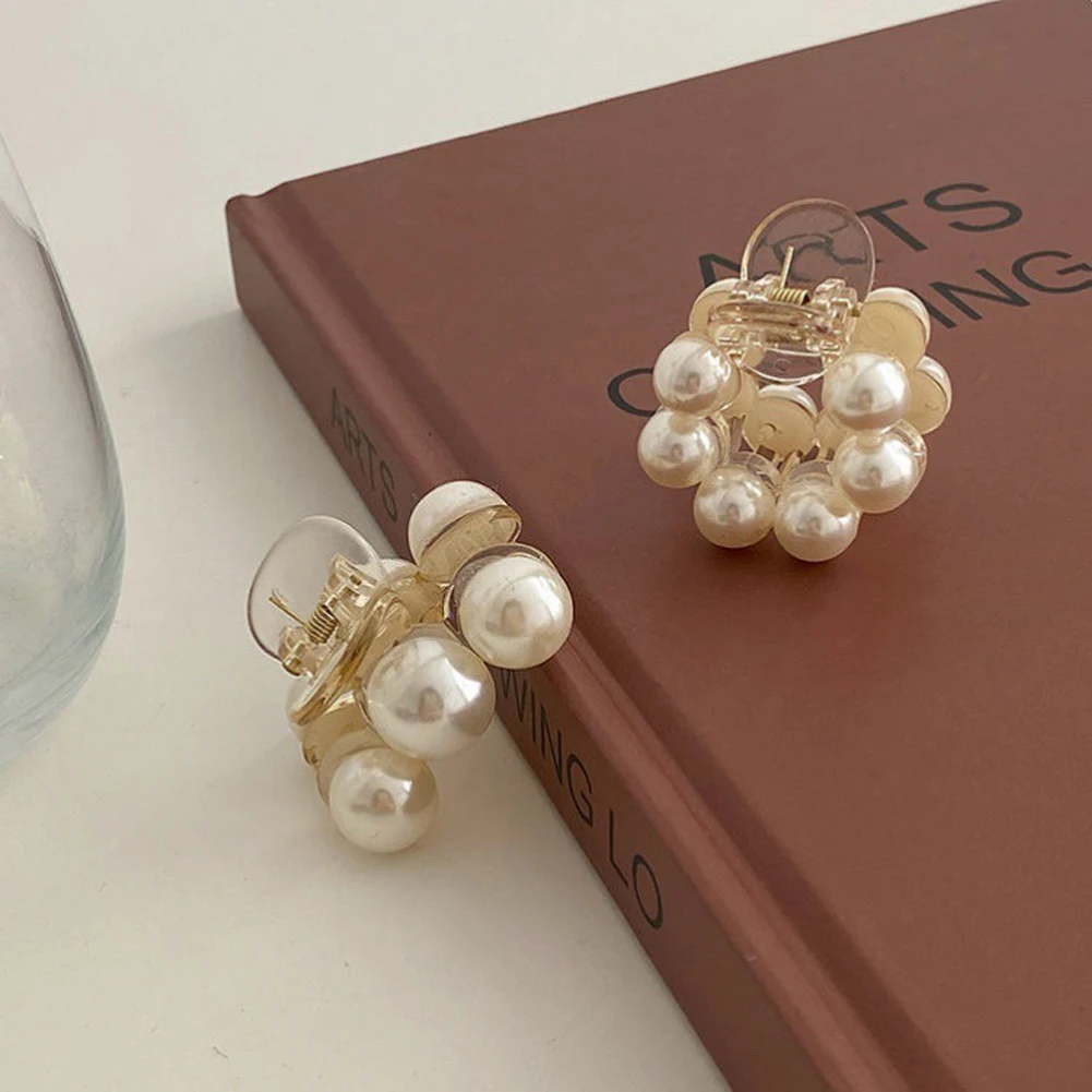 

Sweet Mini Round Pearl Hair Clips for Women Girls Hair Claw Chic Barrettes Claw Crab Hairpins Styling Fashion Hair Accessories