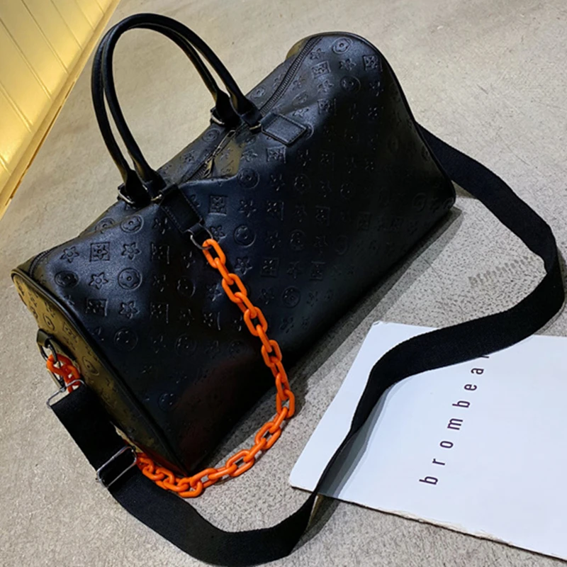 

2021 New Large Big Capacity Women Sports Bag Pu Leather Fashion Luxury Girls Gym Fitness Bags Travel Handbag Backpack with Chain