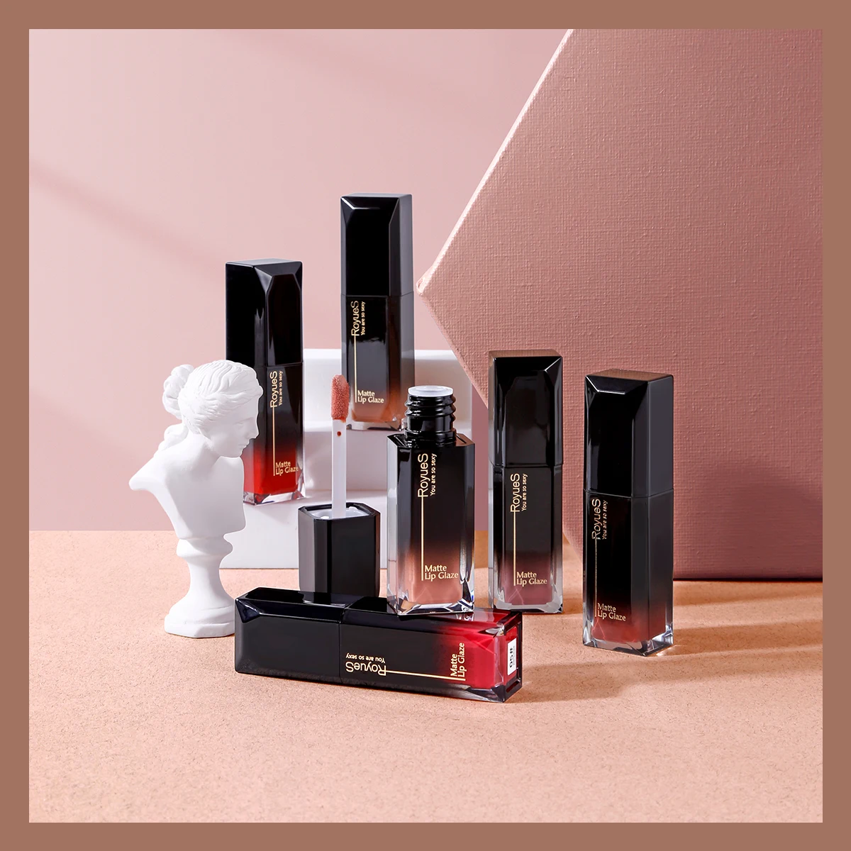 

Royues Matte Lip Glaze Make-Up No Fading And Not Easy To Stain Cup Lipstick Waterproof Velvet Matte Lip Glaze Makeup Tools