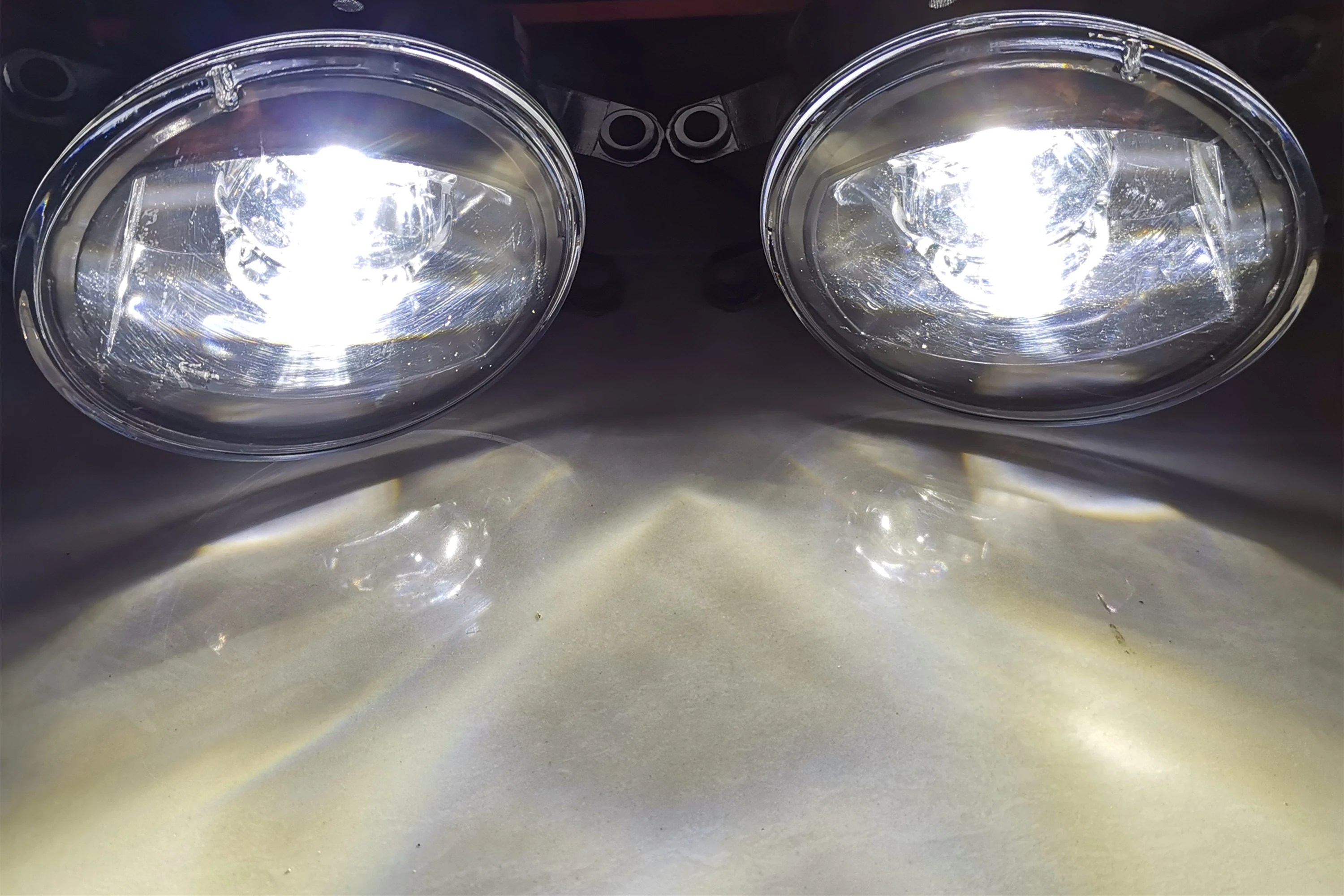 

Devil eye Super Bright LED Fog Lights For toyota AVENSIS 2003-2009