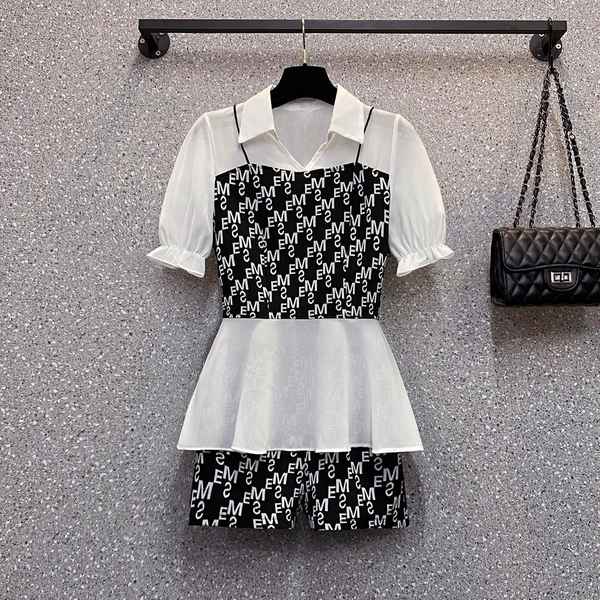 

Plus Size Summer Office Ladies Elegant Chiffon Stitching Korean Blouse Top And High Waist Wide Leg Shorts Sets Women 2 Piece Set