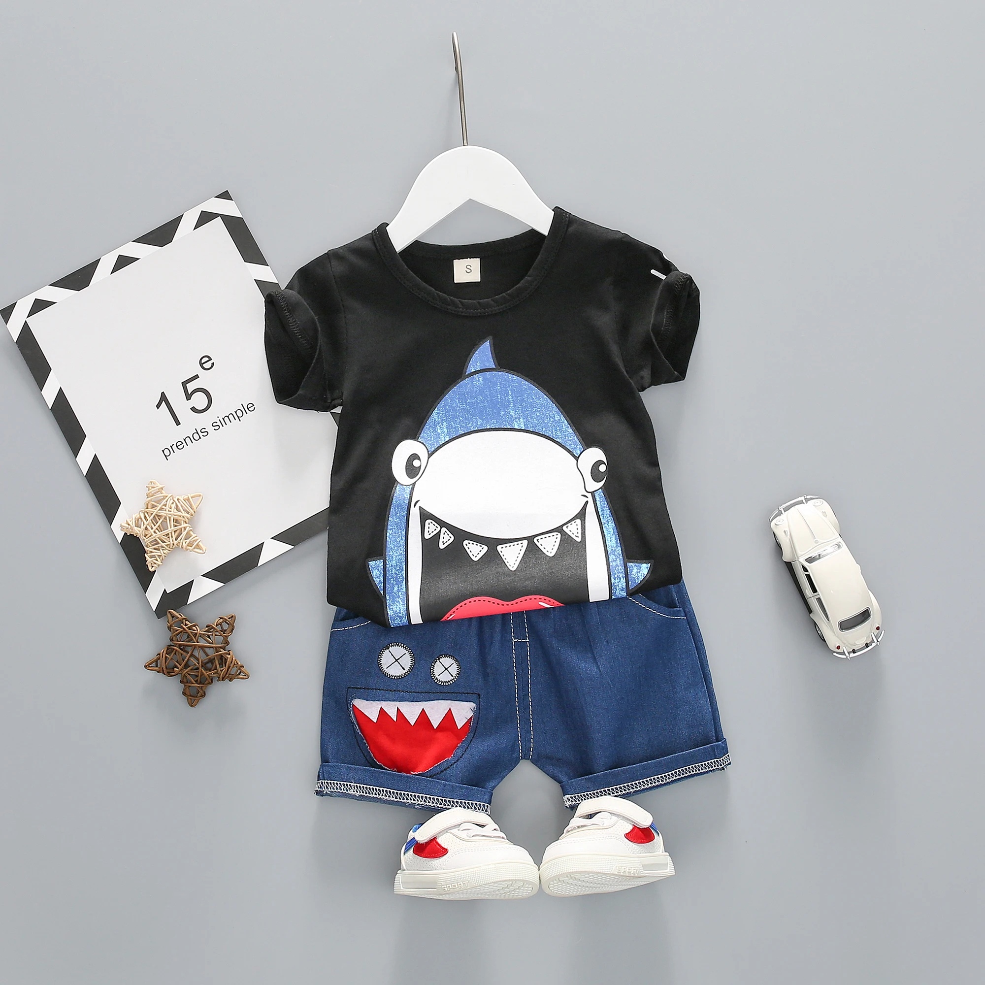 Комплект из 2 предметов футболка с мультяшной акулой короткие штаны джинсовый