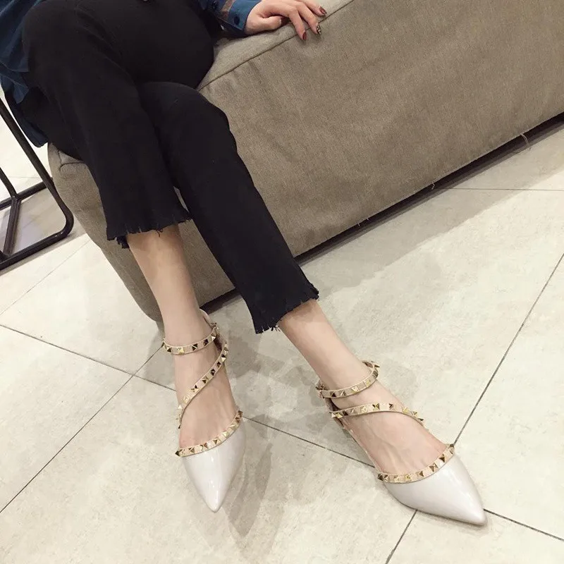 Туфли-лодочки женские с заклепками заостренный носок высокий каблук