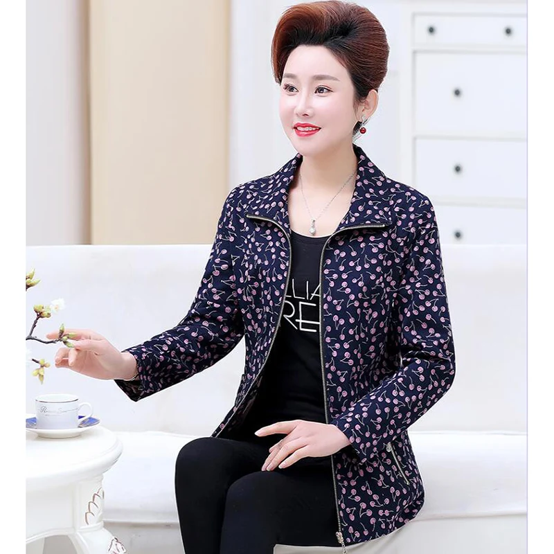 Женская куртка среднего возраста 40-50 лет новинка 2020 пальто с принтом на весну и