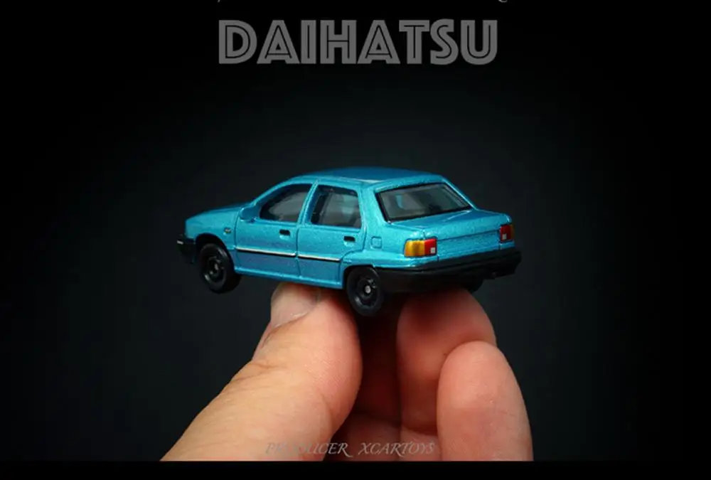 Коллекционная синяя модель автомобиля ToYi 1/64 DAIHATSU CHARADE 90 коллекционная игрушка в