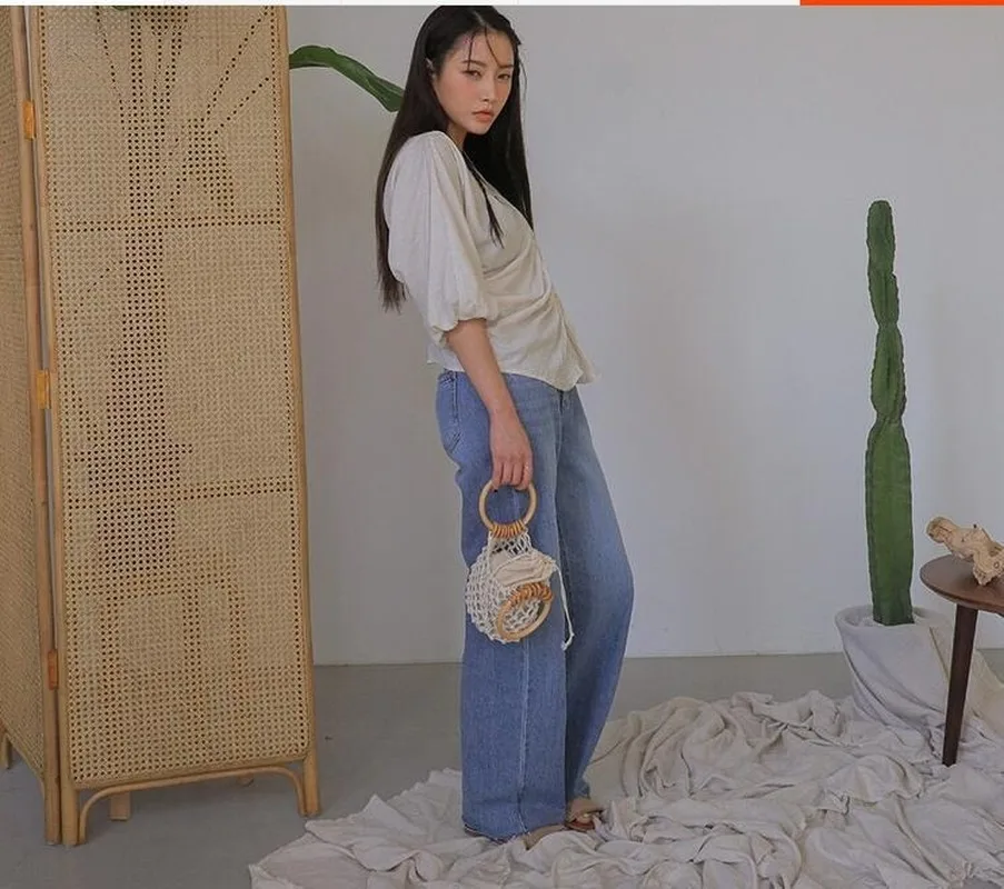 

Casual Retro Woven Handbag Wooden Handle with Inner Cloth Drawstring Bucket Bag Vacation Beach Style Wrist Pack for Ladies