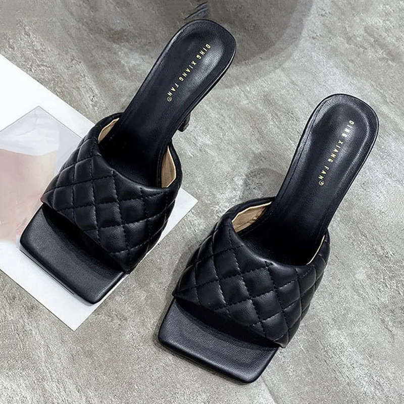 

Женские шлепанцы на тонком высоком каблуке, без застежки, с открытым носком