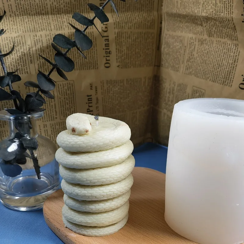 

3D Snake Shaped Aromatherapy Candle Mould DIY Animal World Creative Candle Handmade Soap Silica Gel Abrasive