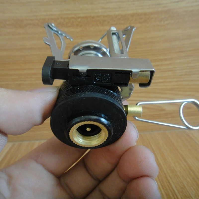 

Gas Stove Super Lightweight Mini Pocket Outdoor Cooking Burner Folding Camping Gas Stove 3000W Outdoor 8 Plate Stove Windshield